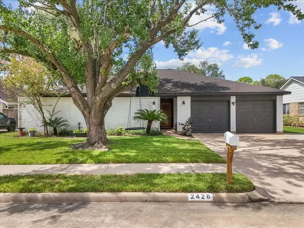 2426 Laura LN, Pearland, TX 77581