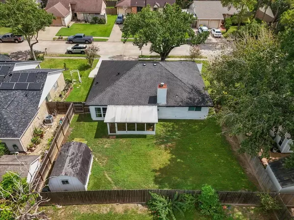 2426 Laura LN, Pearland, TX 77581