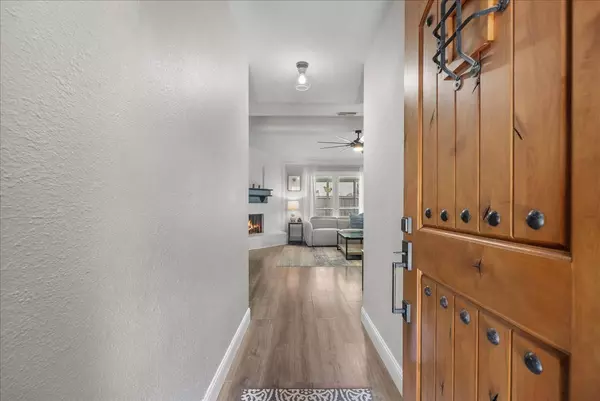 2426 Laura LN, Pearland, TX 77581