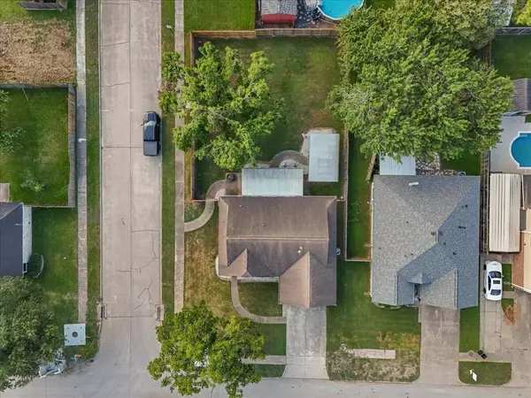 3730 Brookwood DR, La Porte, TX 77571