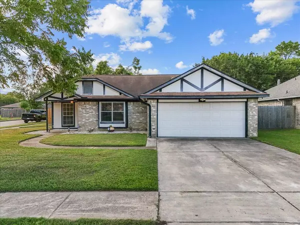 3730 Brookwood DR, La Porte, TX 77571