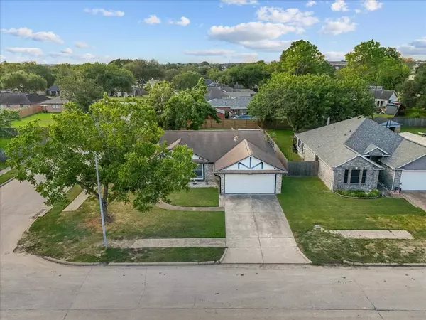 3730 Brookwood DR, La Porte, TX 77571