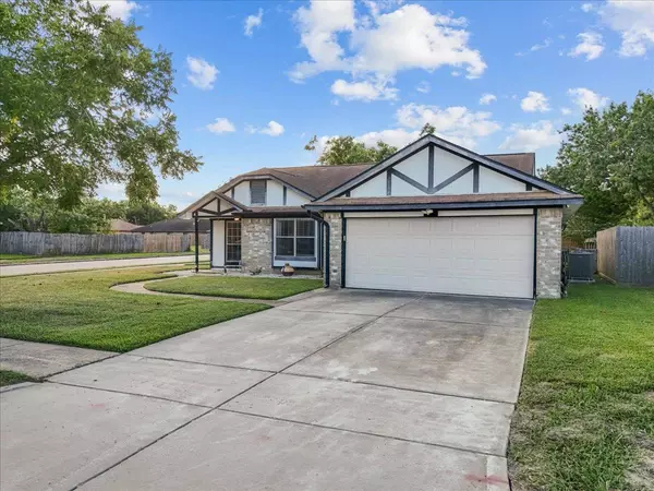 3730 Brookwood DR, La Porte, TX 77571