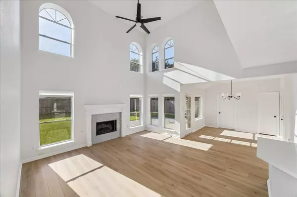 315 Vantage Pointe CIR, League City, TX 77573