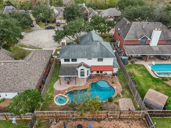 15514 Contender LN, Friendswood, TX 77546