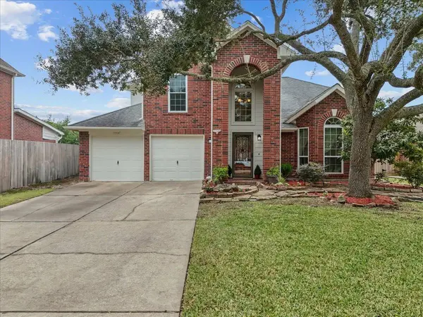 15514 Contender LN, Friendswood, TX 77546