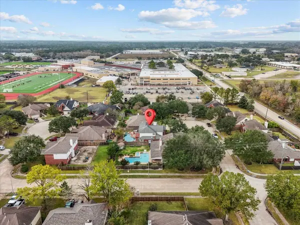 15514 Contender LN, Friendswood, TX 77546