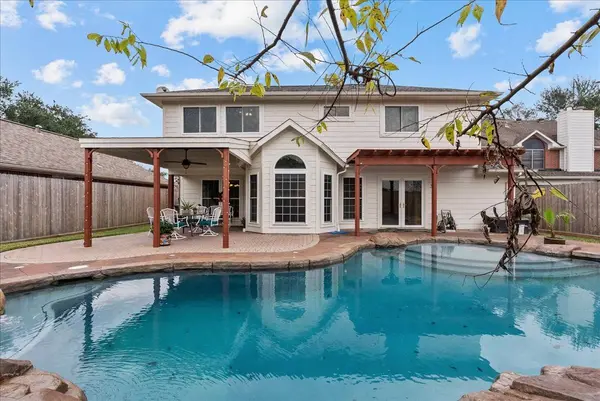 15514 Contender LN, Friendswood, TX 77546