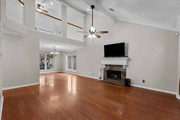 15514 Contender LN, Friendswood, TX 77546