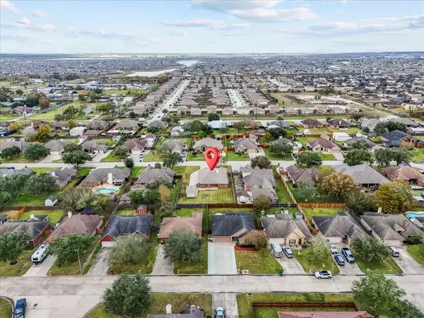 12 Prairie Knoll DR, Santa Fe, TX 77510