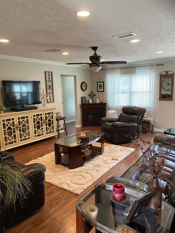 16107 Tibet RD, Friendswood, TX 77546