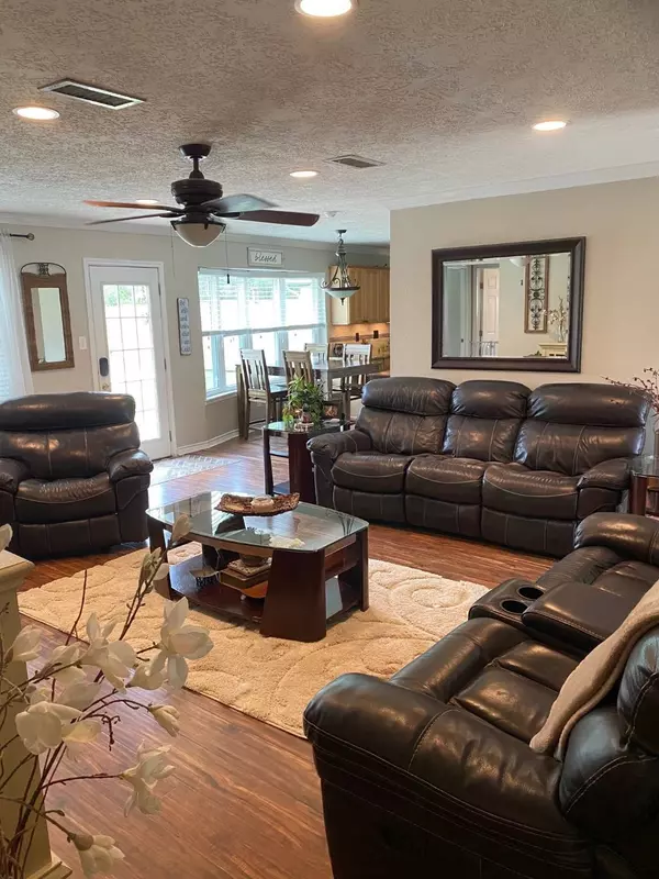 16107 Tibet RD, Friendswood, TX 77546