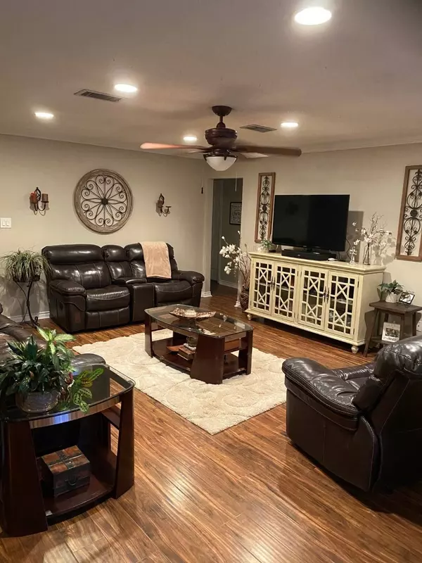 16107 Tibet RD, Friendswood, TX 77546