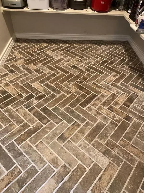 16107 Tibet RD, Friendswood, TX 77546