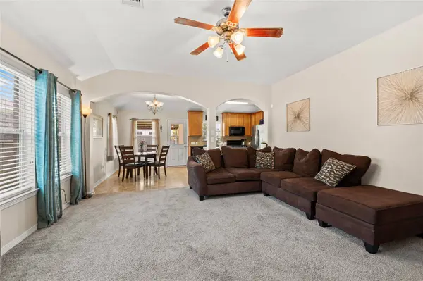 878 Driftwood LN, La Marque, TX 77568