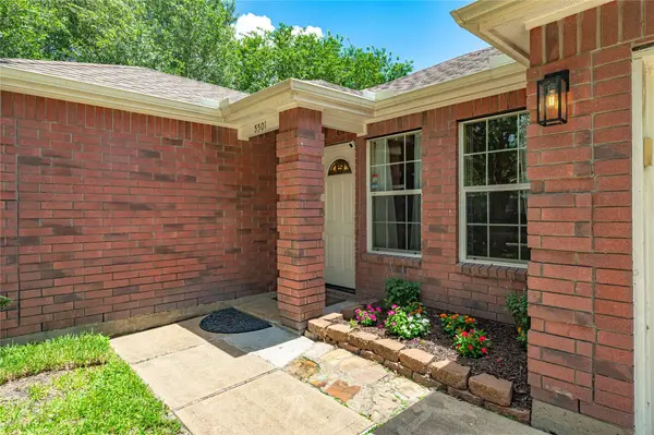 5501 Rio Sabinas ST, Rosharon, TX 77583