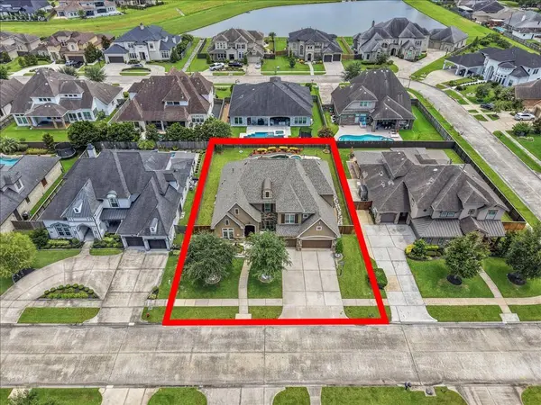 1817 Eagle Creek DR, Friendswood, TX 77546