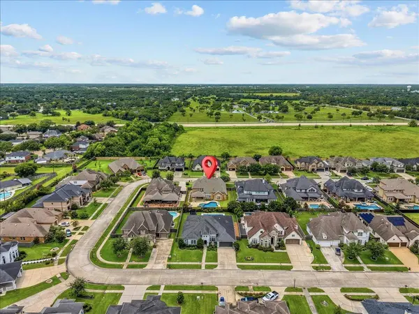 1817 Eagle Creek DR, Friendswood, TX 77546