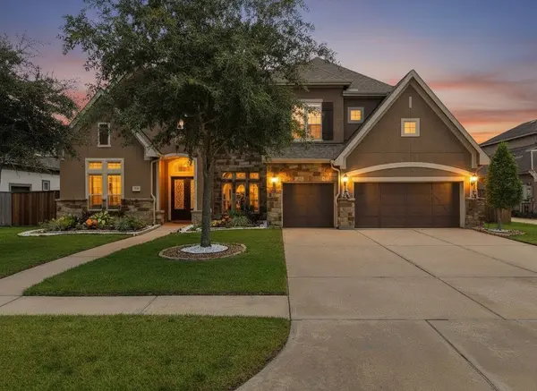 1817 Eagle Creek DR, Friendswood, TX 77546