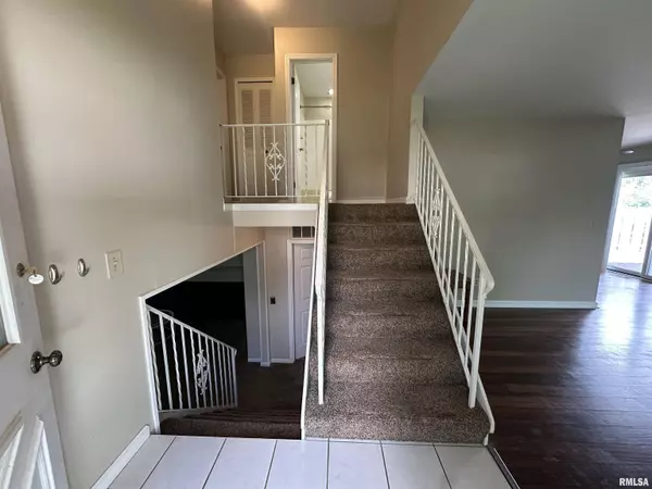 70 CARRIAGE HILL, Macomb, IL 61455