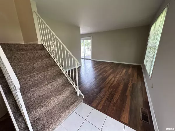 70 CARRIAGE HILL, Macomb, IL 61455