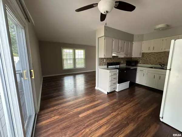 70 CARRIAGE HILL, Macomb, IL 61455