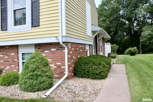 70 CARRIAGE HILL, Macomb, IL 61455