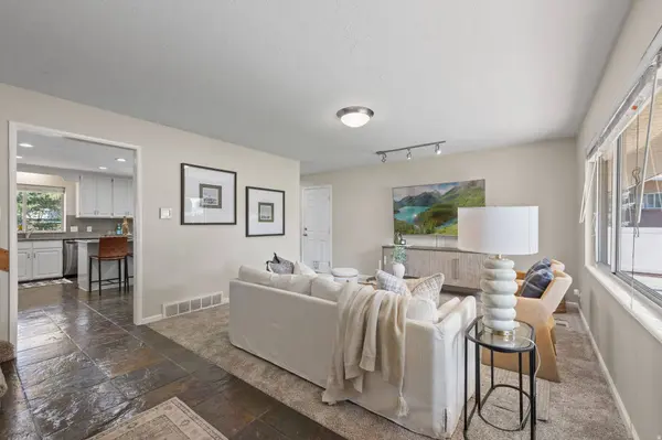 2370 E QUAIL RUN CIR, Sandy, UT 84093