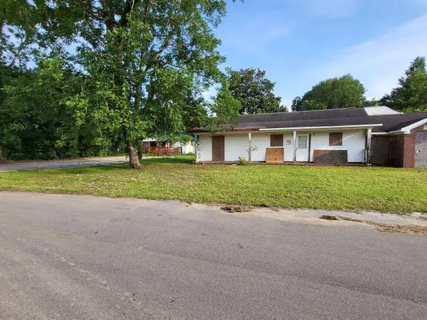 237 Short Columbia, Hattiesburg, MS 39401