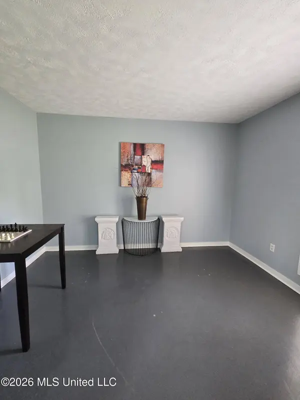 5422 River Thames Road, Jackson, MS 39211