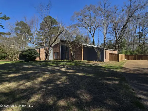 5422 River Thames Road, Jackson, MS 39211
