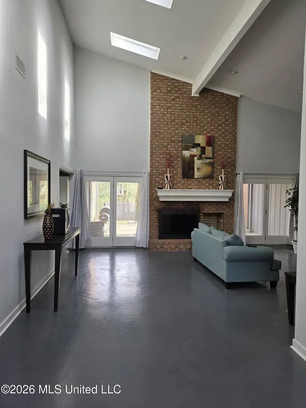 5422 River Thames Road, Jackson, MS 39211