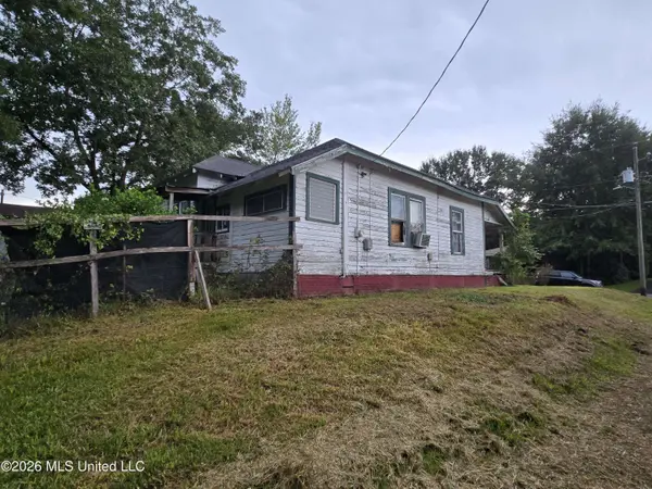 523 E College Avenue, Wiggins, MS 39577