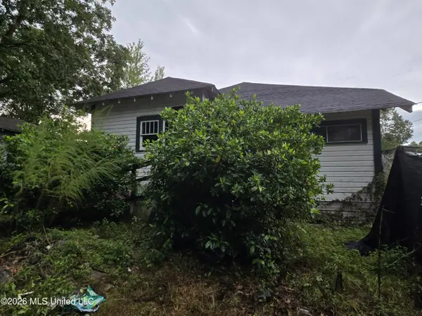 523 E College Avenue, Wiggins, MS 39577