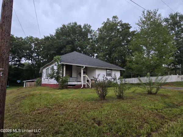 523 E College Avenue, Wiggins, MS 39577