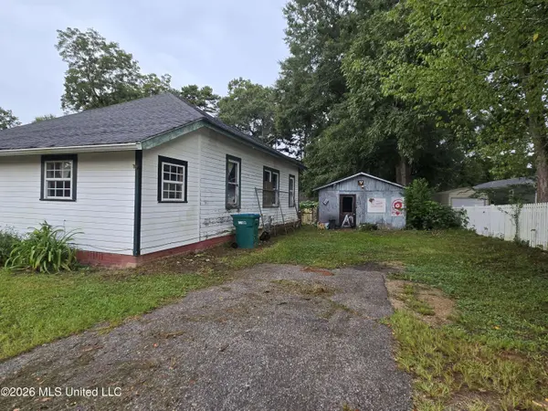 523 E College Avenue, Wiggins, MS 39577