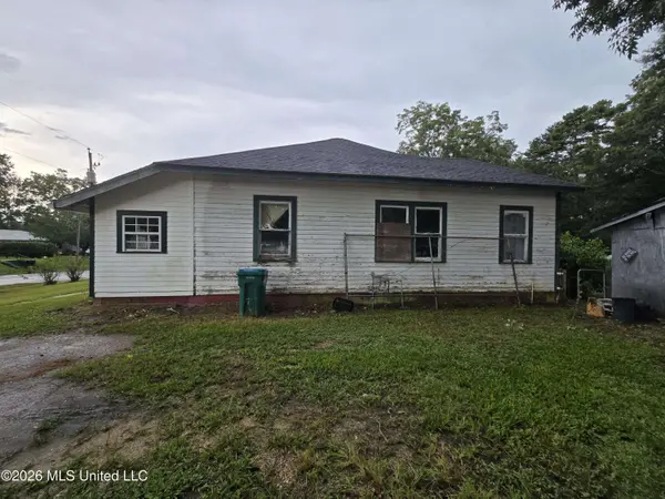 523 E College Avenue, Wiggins, MS 39577