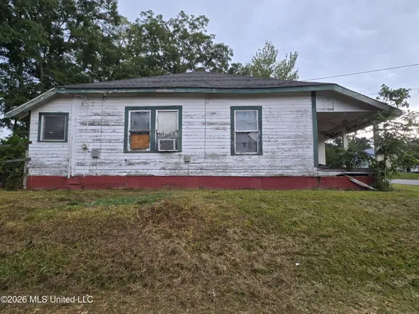 523 E College Avenue, Wiggins, MS 39577