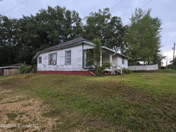 523 E College Avenue, Wiggins, MS 39577