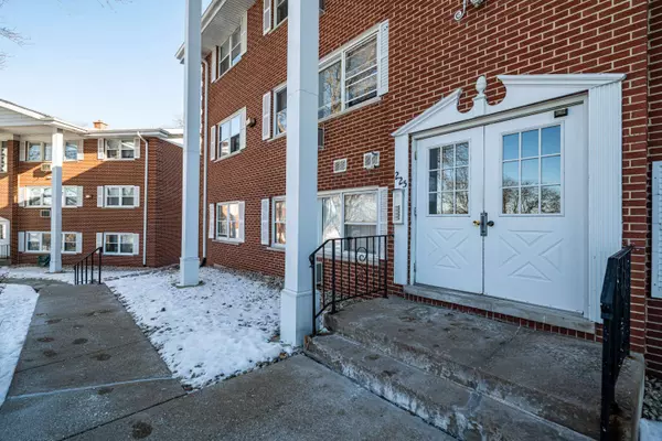 225 Country Club Dr Unit 3D, Lake Geneva, WI 53147