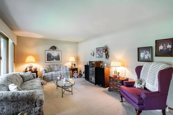 3351 Moraine Dr, Richfield, WI 53033