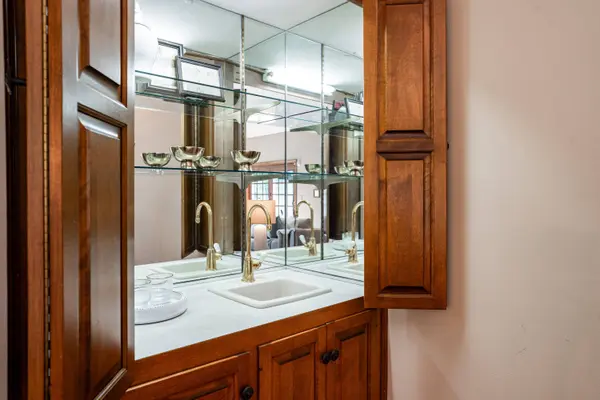9111 Wildflower Ct, Hales Corners, WI 53130