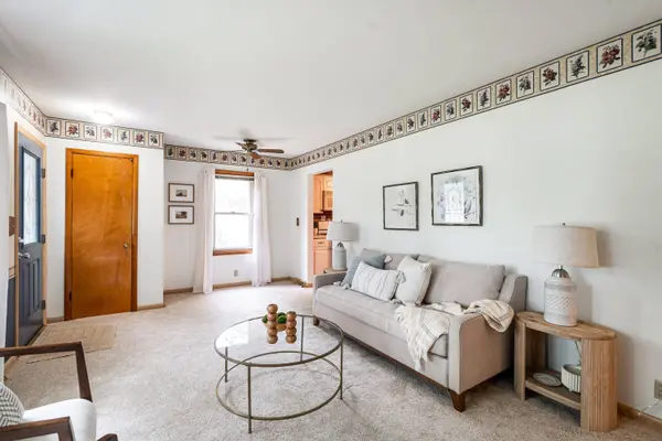 5833 W Calumet Rd, Milwaukee, WI 53223