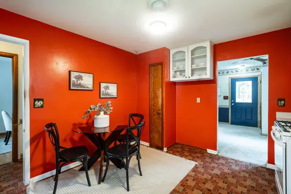 5833 W Calumet Rd, Milwaukee, WI 53223