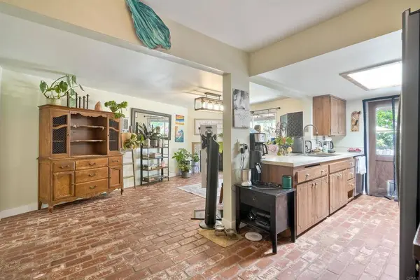 1080 Buena PL, Carlsbad, CA 92008