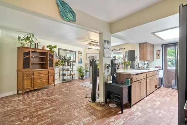 1080 Buena PL, Carlsbad, CA 92008