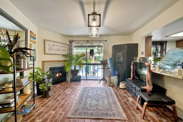 1080 Buena PL, Carlsbad, CA 92008