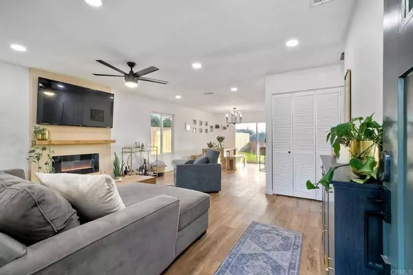 5922 Flipper DR, San Diego, CA 92114