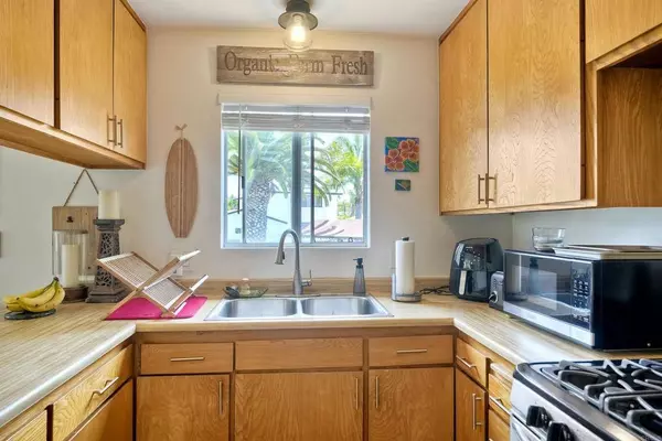 1080 Buena PL, Carlsbad, CA 92008