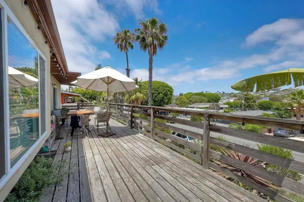 1034 3rd ST, Encinitas, CA 92024